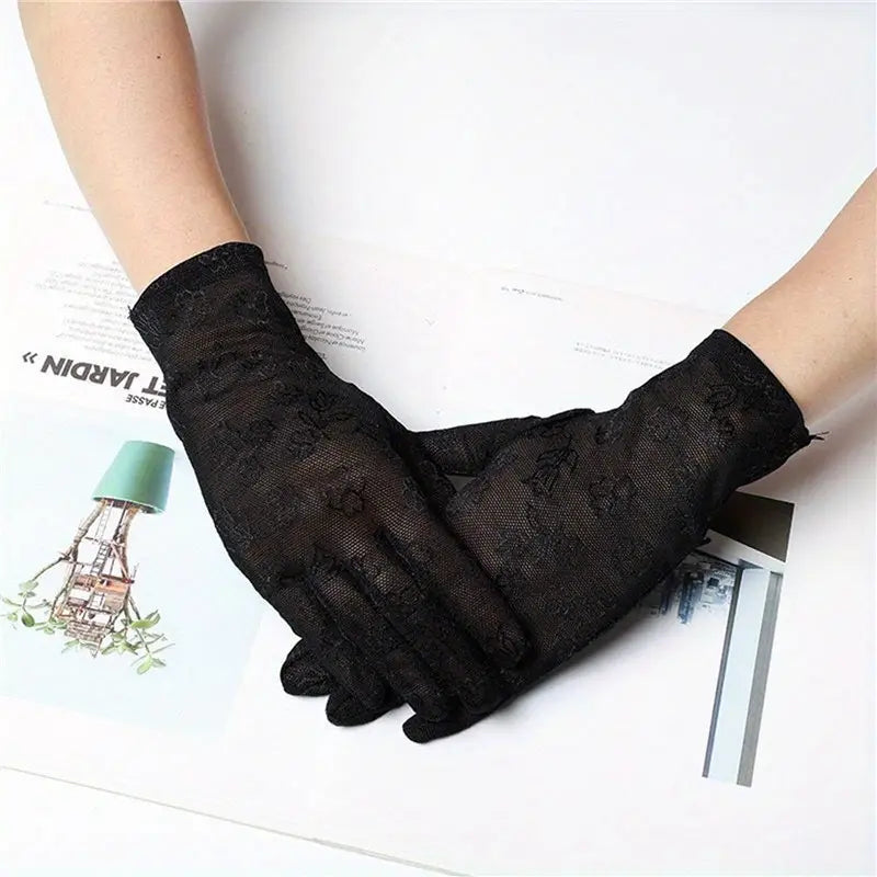 Elegant Floral Lace Gloves