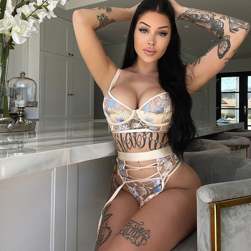 Pratiharye Garter Set Belt - Floral Embriodery & underwired