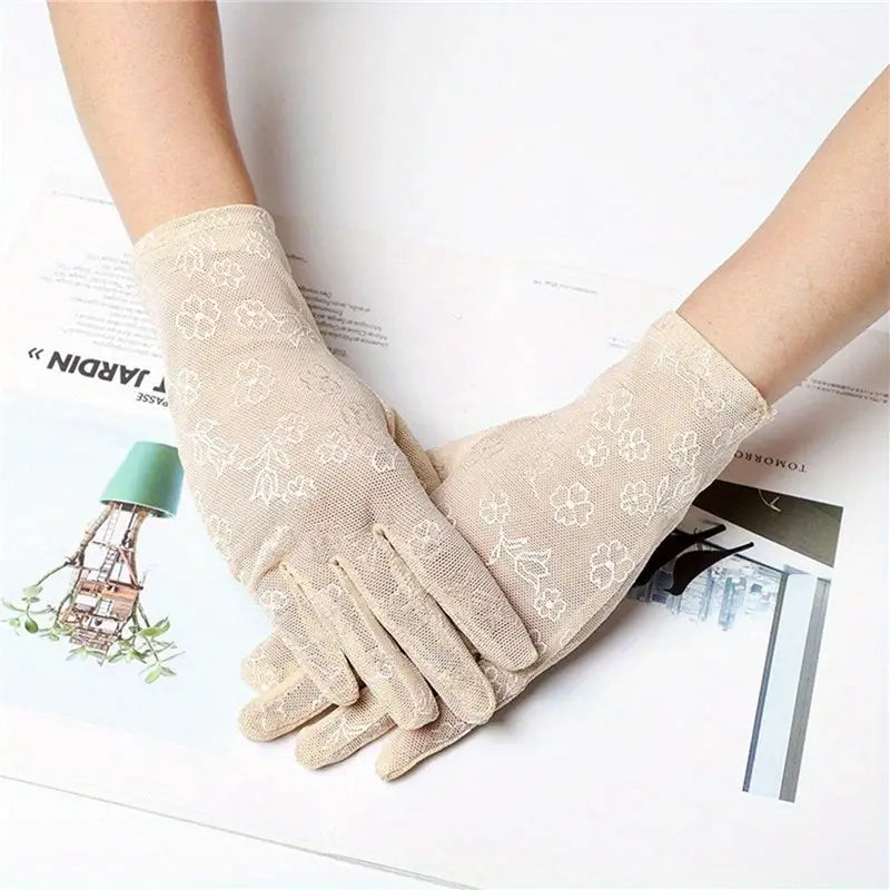 Elegant Floral Lace Gloves