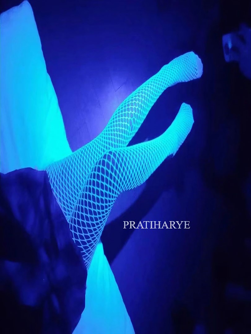 GLOW IN DARK FISHNET STOCKING