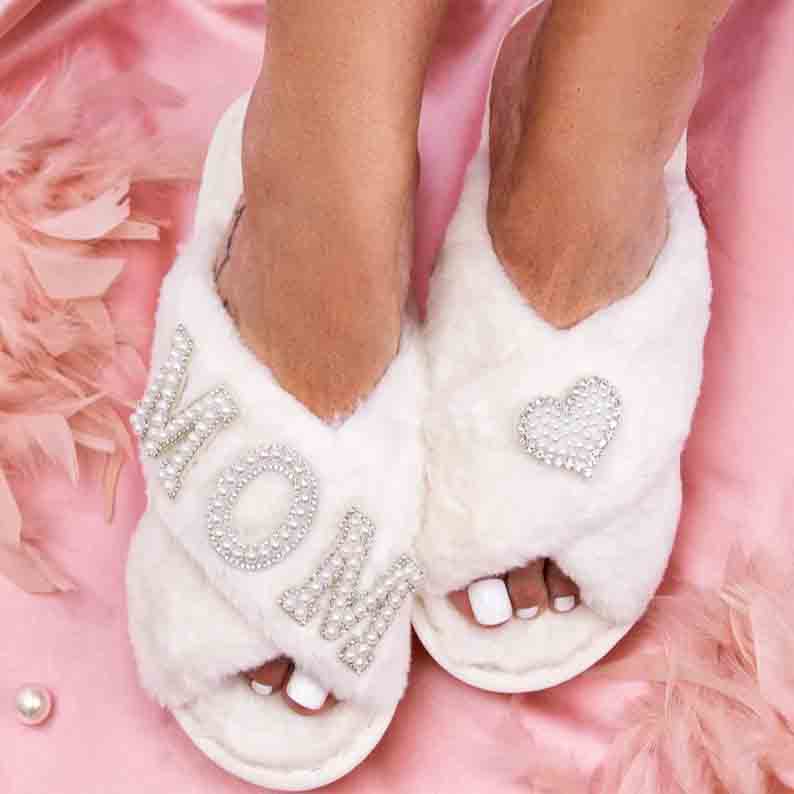 Bride Slippers Keywords
Pratiharye bride slippers
bridal slippers for women
wedding slippers for bride
luxury bride slippers
Mom&