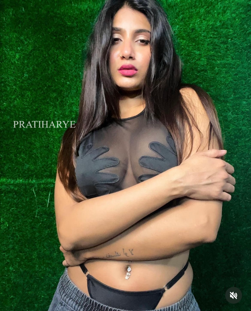 Trendy Hand Patch Crop Top | Pratiharye