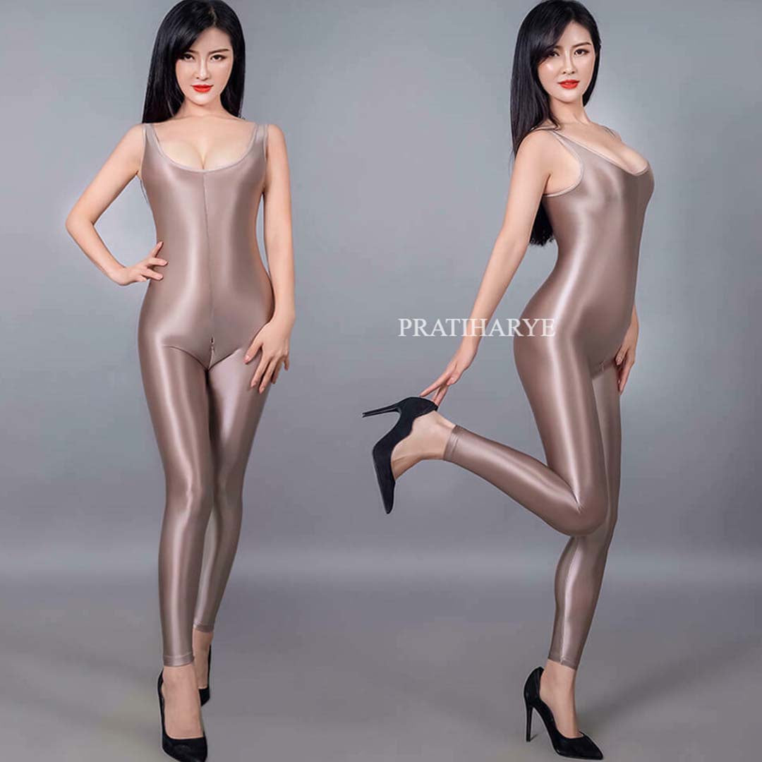 Shinny Seamless Jumpsuit model